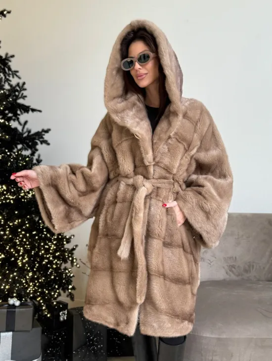 Шуба свободного силуэта из меха норки с капюшоном - цвет пастель - фото 0